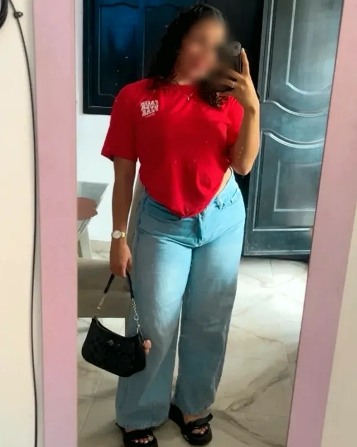 Büsra, 24