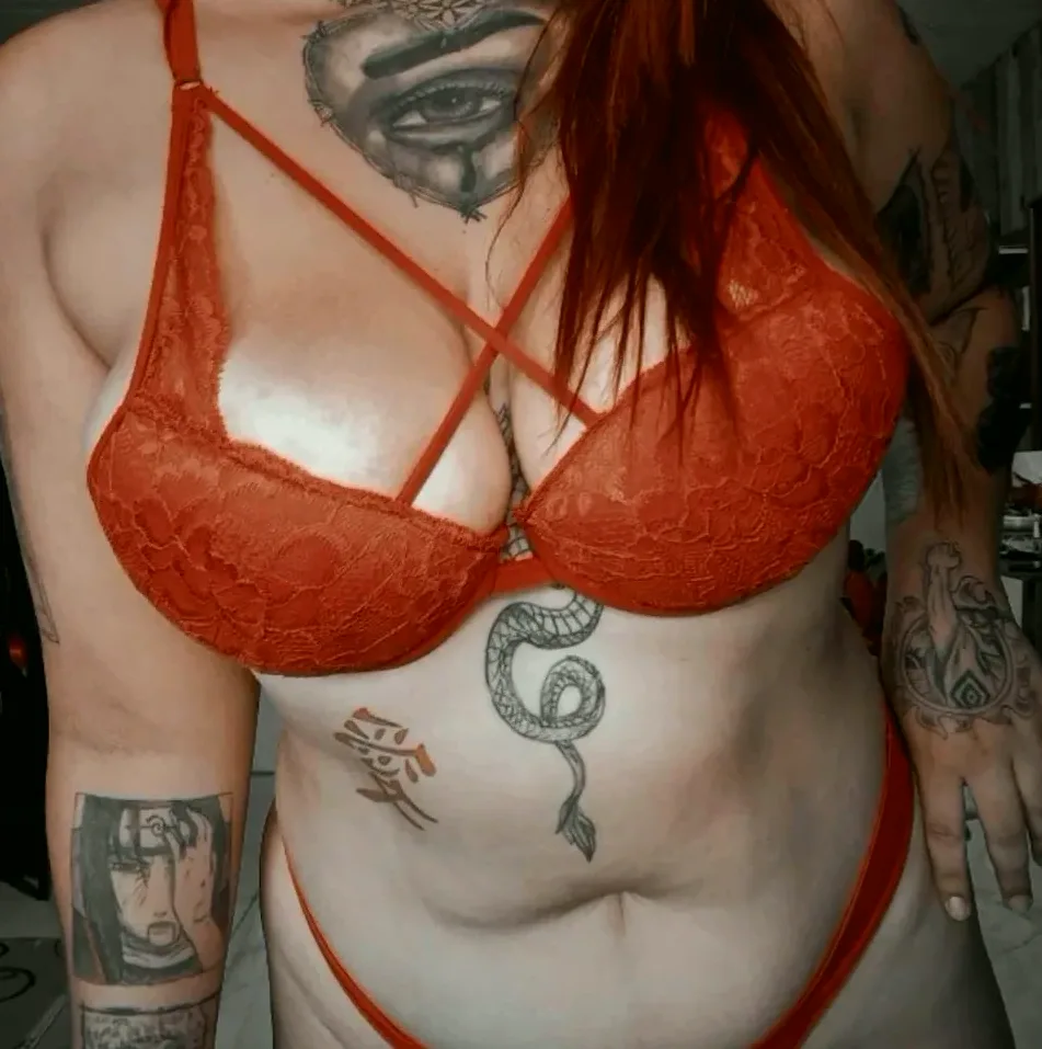 Fiona, 24