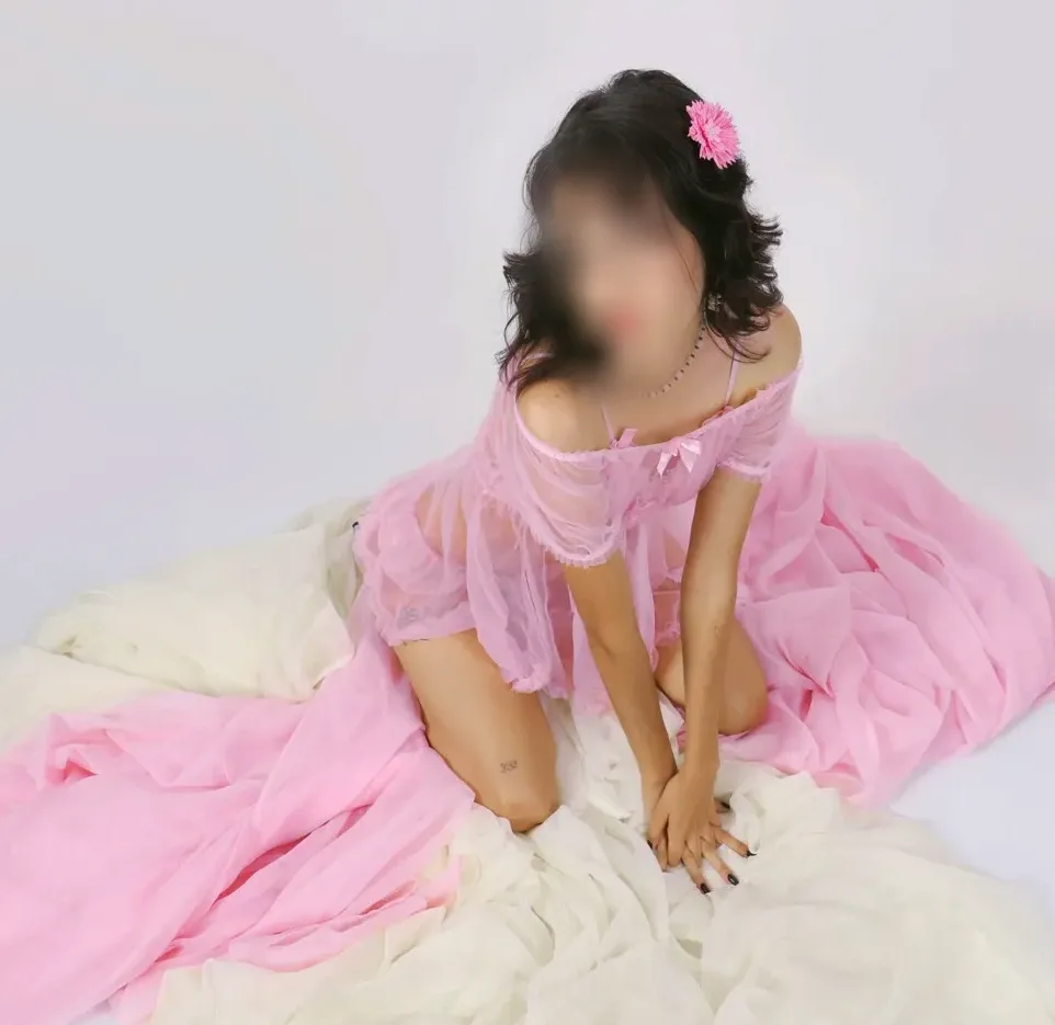 Larissa, 23