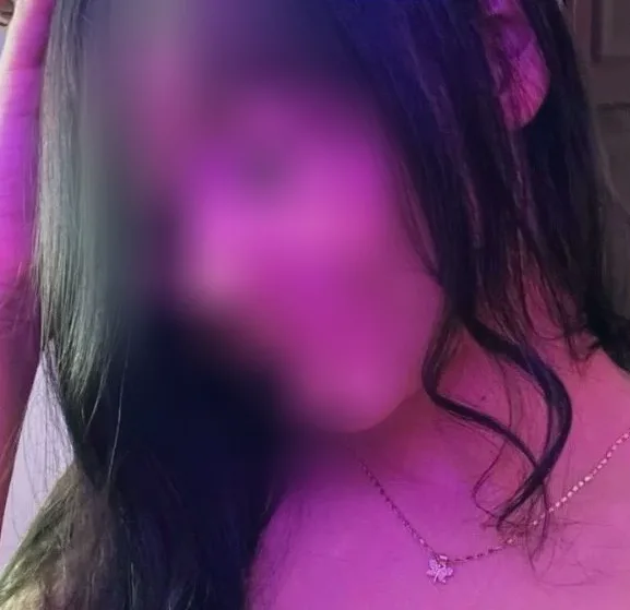 Manuela, 19