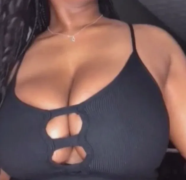 Neele, 25
